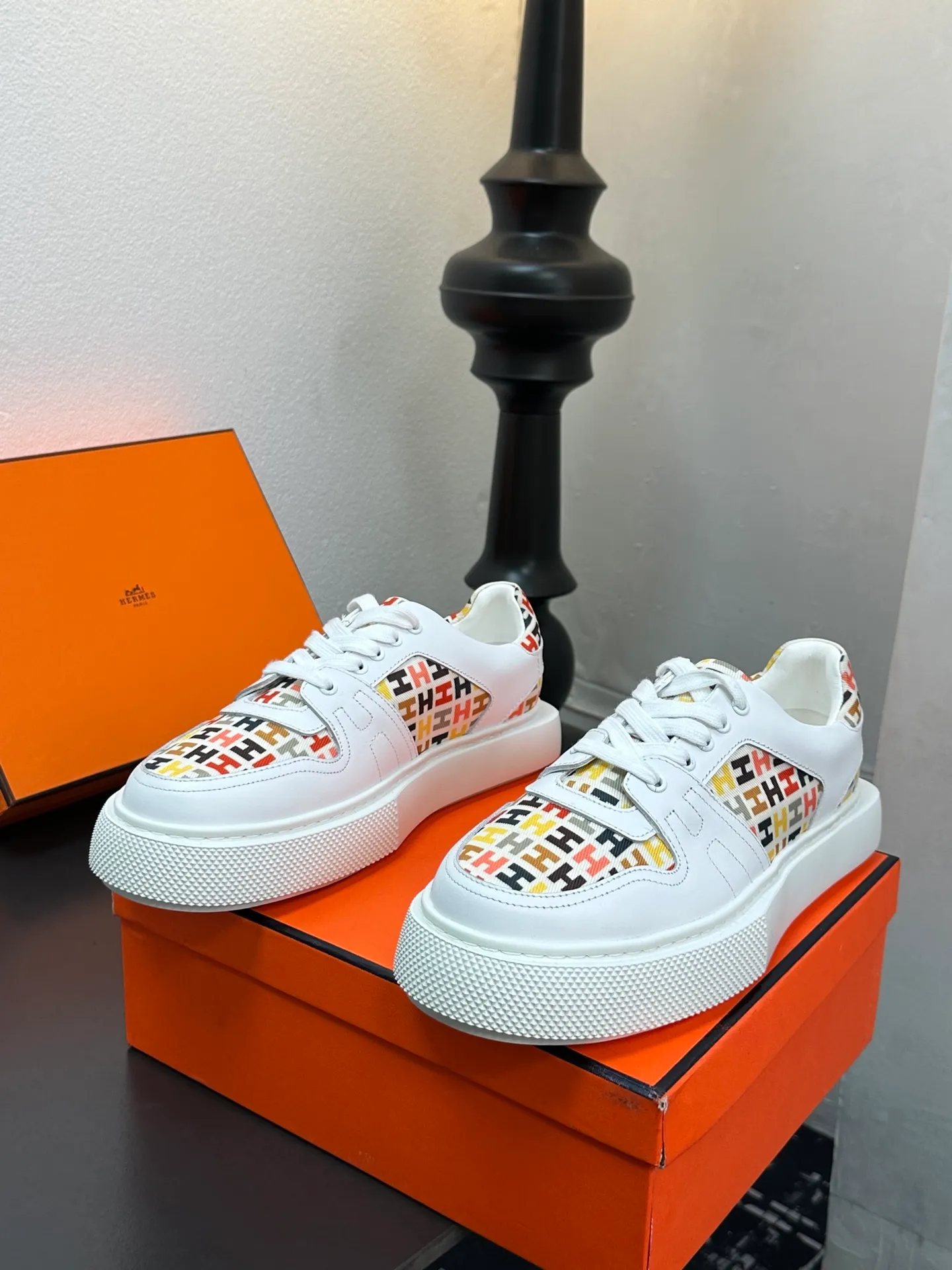 p700💰Men's shoes ❤️❤️Hermes top version# Hermès deep series couple's small white shoes casual skateboard shoes Stylish graphic design to create retro style Upper: cowhide material Lining: sheepskin lining Outsole: TPU outsole Size: 38-45